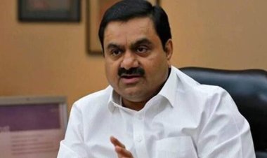 அதானி குழுமம் டெலிகாம் ஸ்பெக்ட்ரம் ரேஸில் நுழைய திட்டமிட்டுள்ளது !